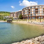 Royal Bay & Aqua Park מלון בלצ'יק