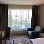 Royal Bay & Aqua Park מלון