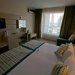 מלון Royal Bay & Aqua Park בלצ'יק