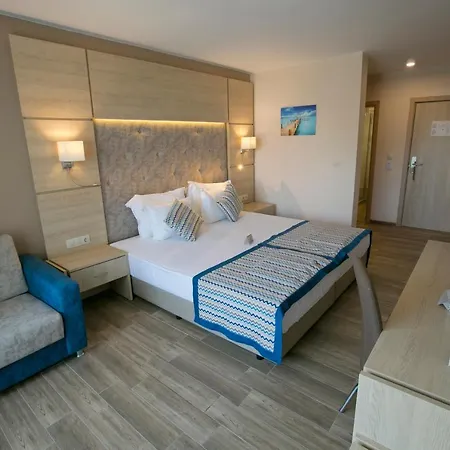 Royal Bay & Aqua Park Hotel 4*