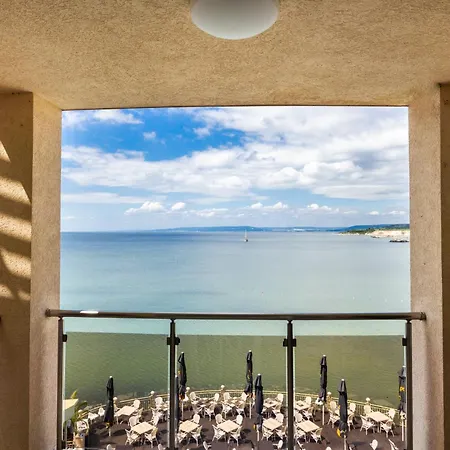 Royal Bay & Aqua Park 4* Balchik