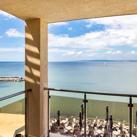 Royal Bay & Aqua Park Hotel