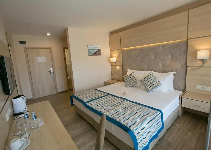 Royal Bay & Aqua Park Hotel