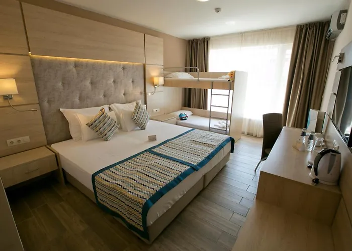 Royal Bay & Aqua Park 4*